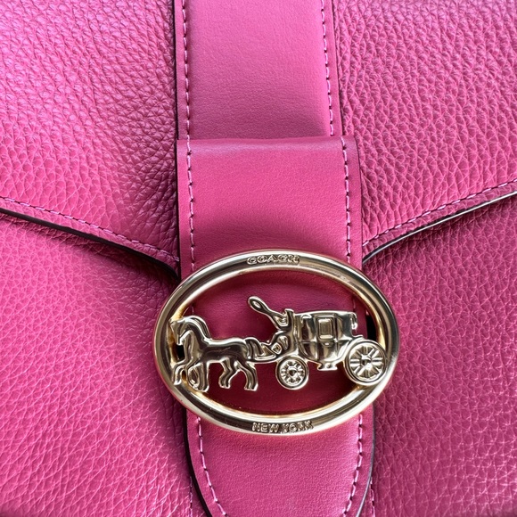 Pink leather crossbody bag from Coach with champagne hardware - Picture 8 of 9